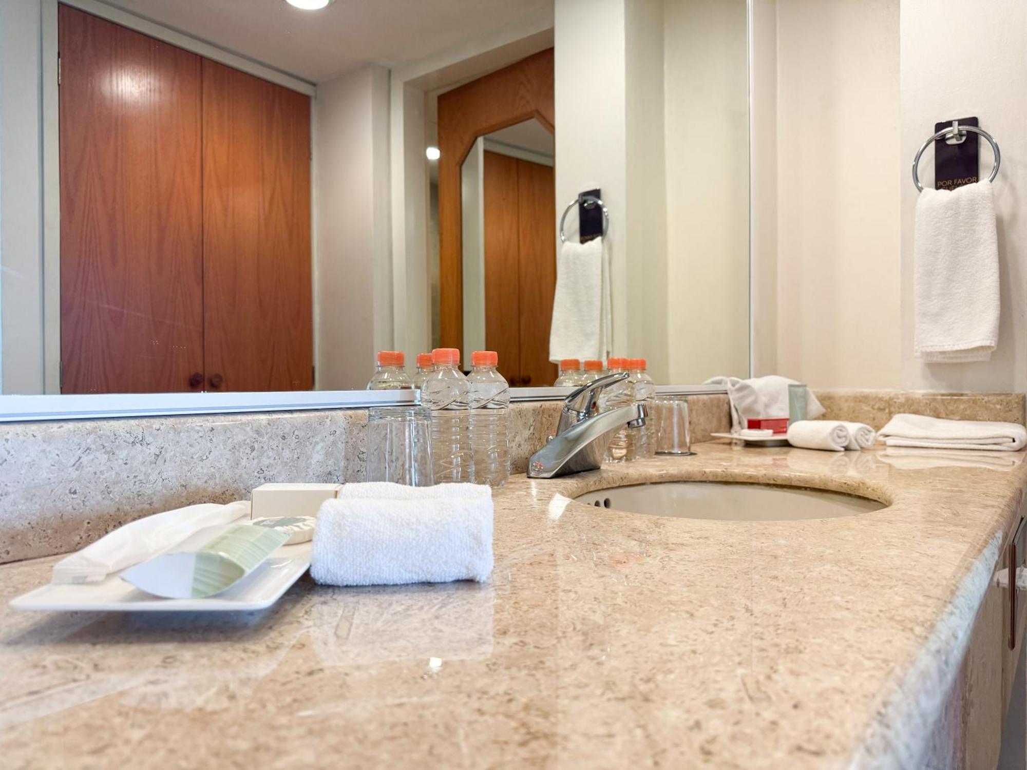 คอร์ตยาร์ด บียาเอร์โมซา ตาบัสโก Hotel วิลลาเฮอโมซา ภายนอก รูปภาพ